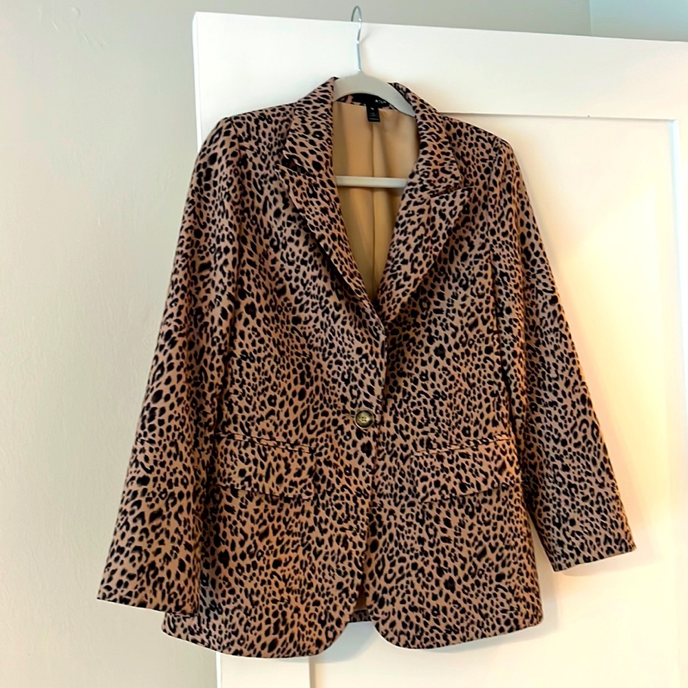 Aqua Womens Cheetah Print Blazer Size XS, hardly worn, like new